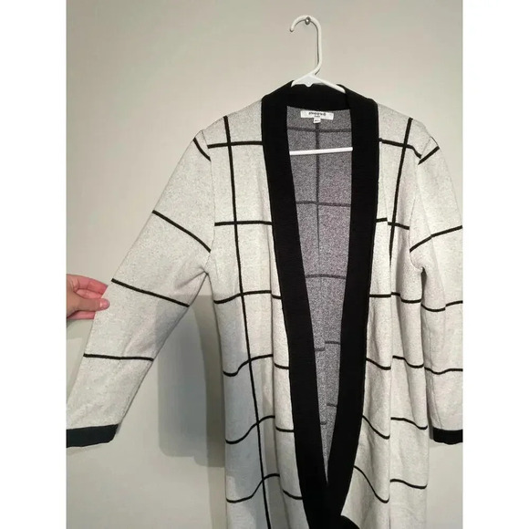 Sweewëe Paris Off-White and Black Grid Print Longlined Knit Cardigan - Picture 2 of 9